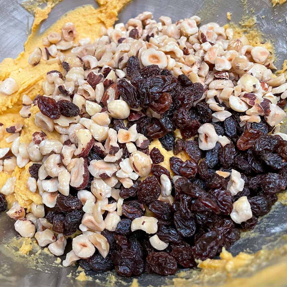 Raisins and chopped hazelnuts added to the cookies dough.