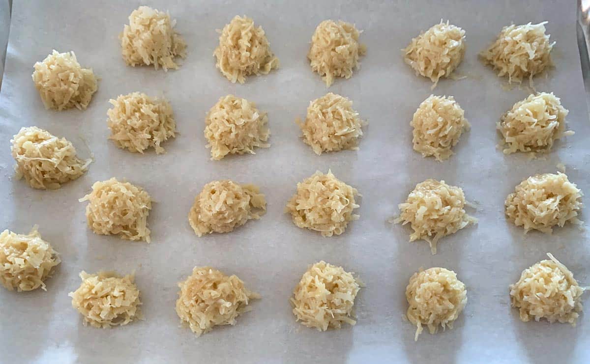 Scoops of coconut macaroons ready for the oven.