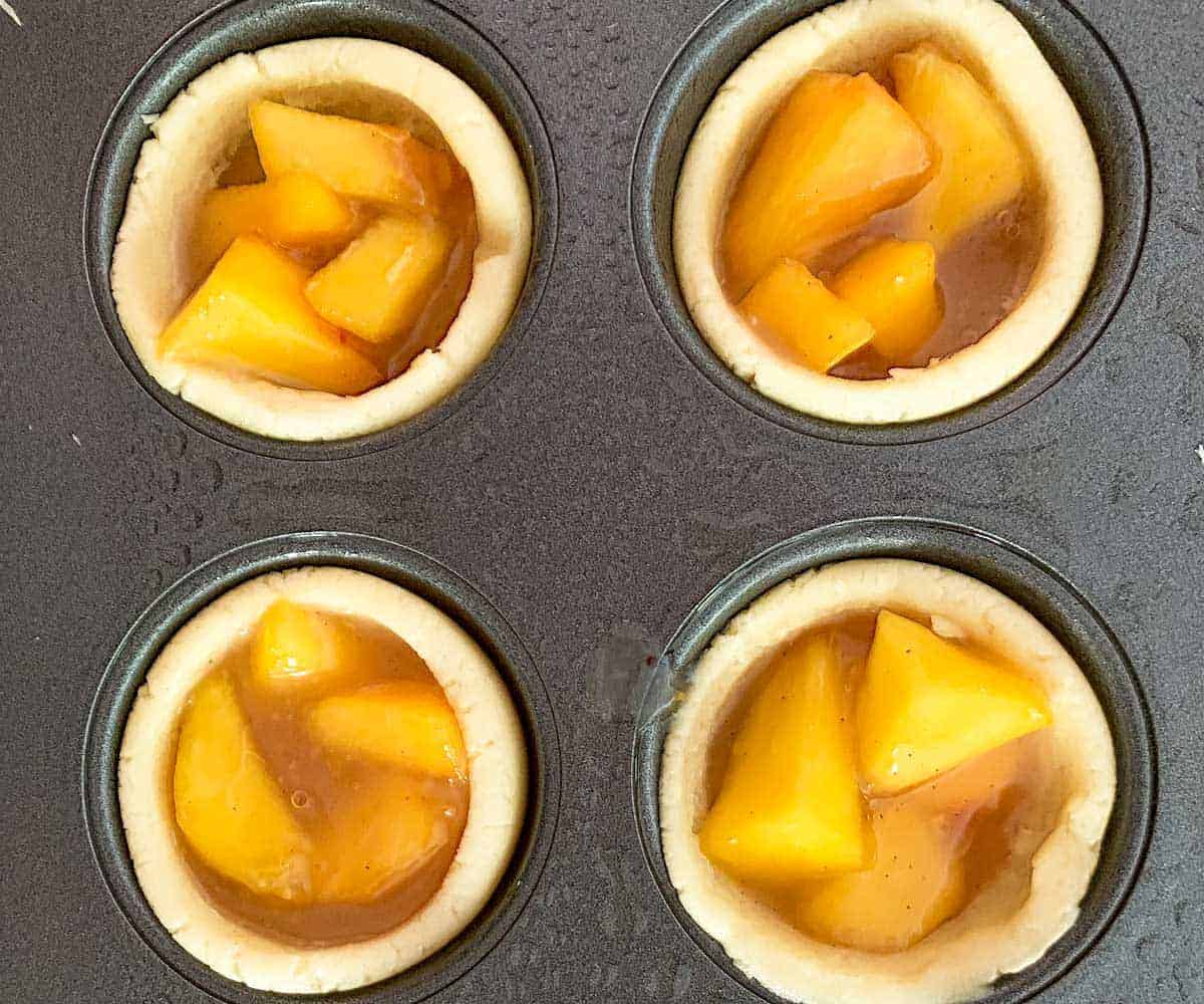 Fill the cookie cups with the peach filling.