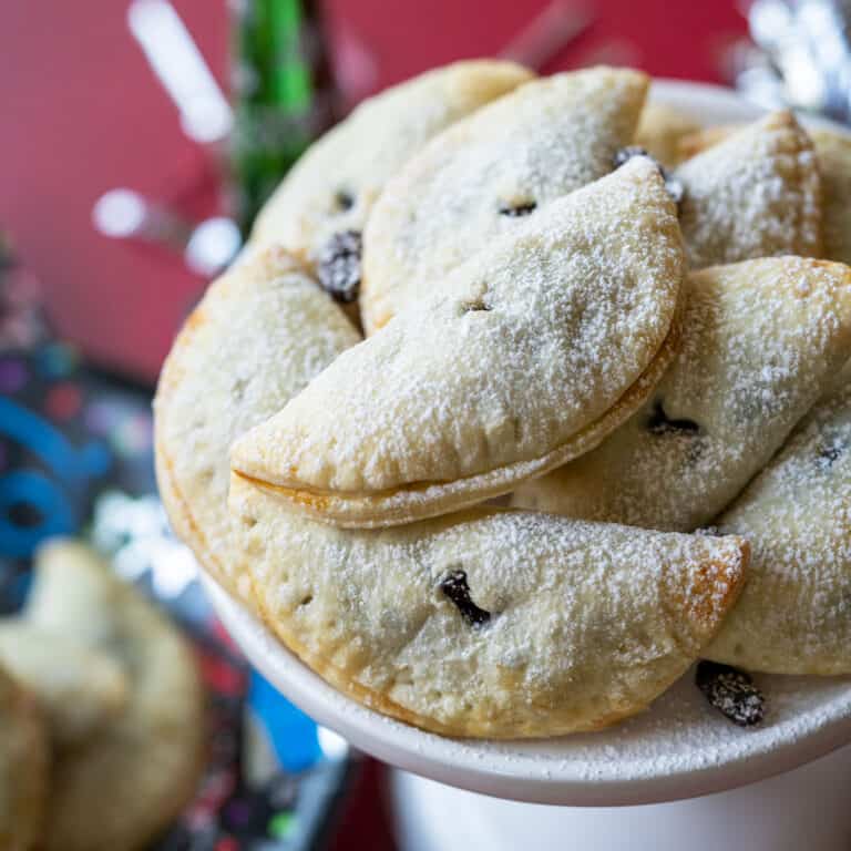 Welcome 2022 With New Year's Eve Cookies - My Cookie Journey
