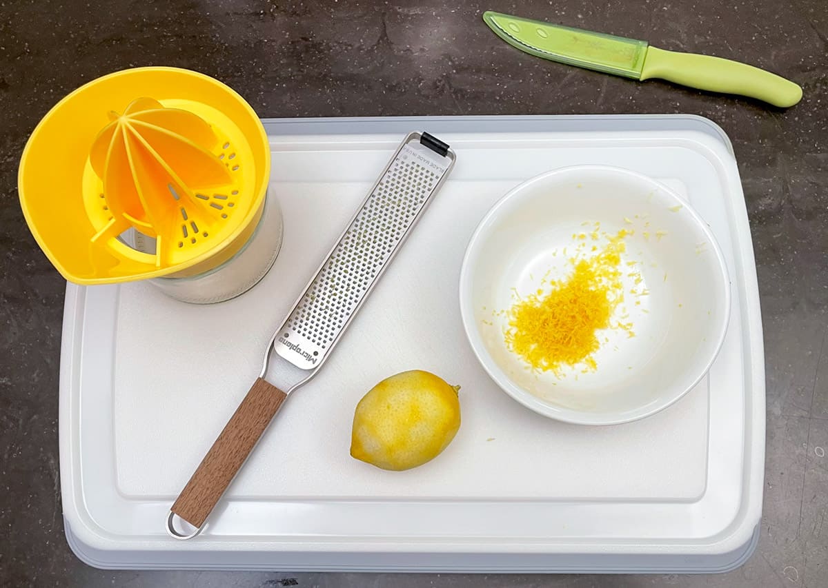Equipment for juicing and zesting a lemon.