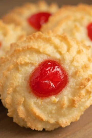 Second single closeup of a traditional Sicilian Almond Cookies.