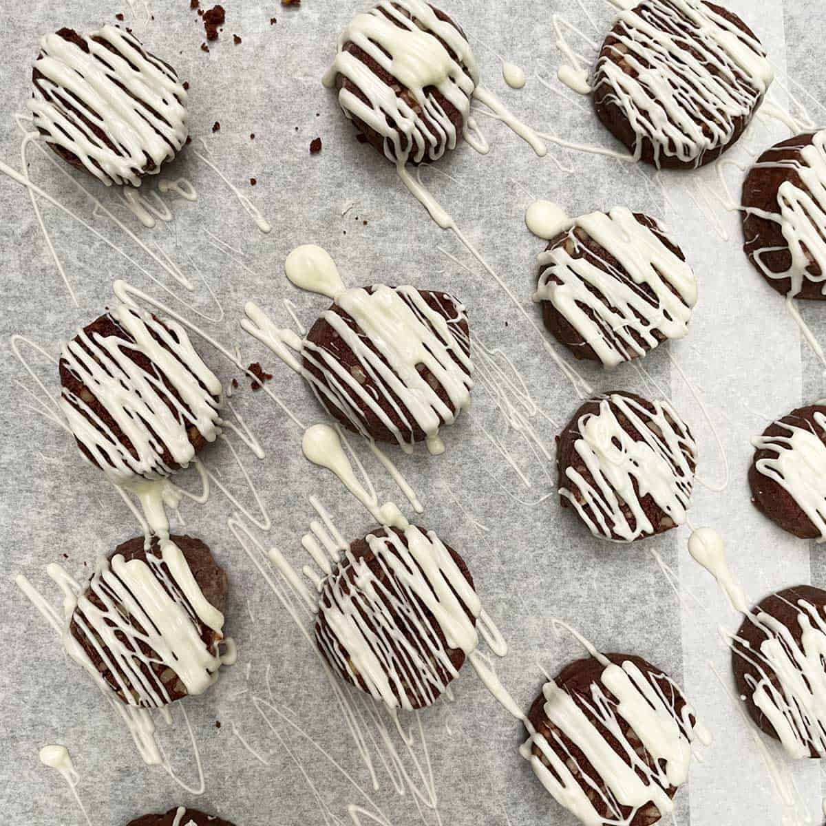 Spooned white chocolate decorated as back and forth on cookie top.