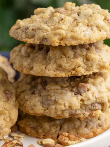 Caramel and oats cookies with pecan on a white plate.