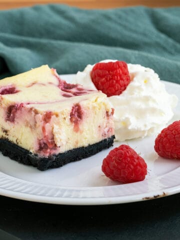 Raspberry cheesecake bites with Oreo dark chocolate crust.