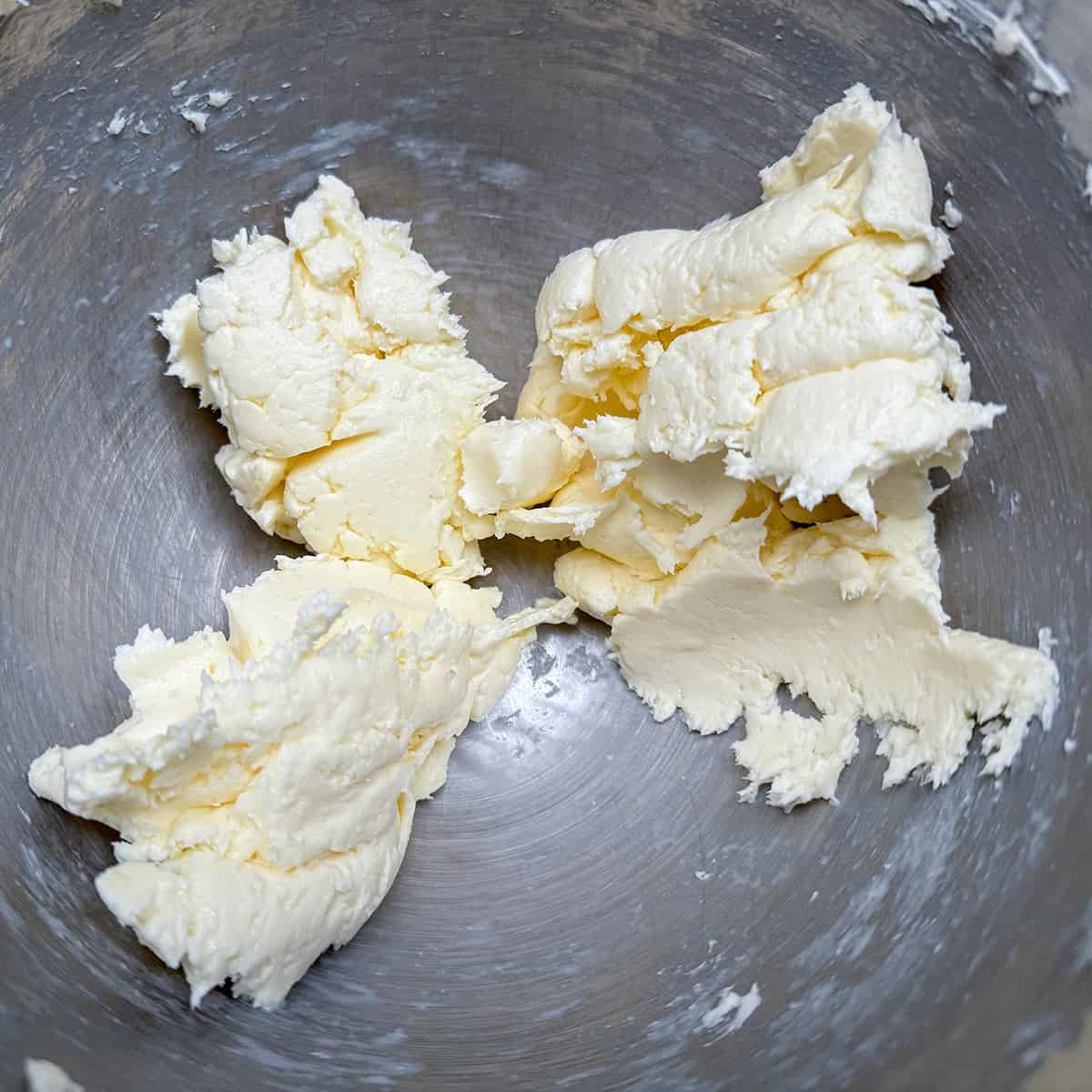 In a mixing bowl butter and cream cheese mixed.
