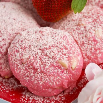 Strawberry and cream cookies with white chocolate on a plate.