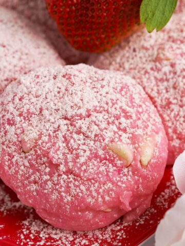 Strawberry and cream cookies with white chocolate on a plate.