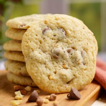The main feature image of the milk chocolate caramel and peanut cookies.