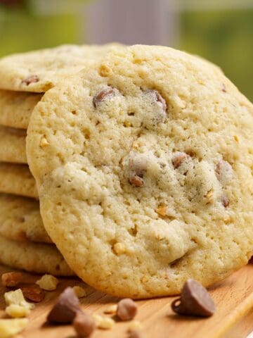 The main feature image of the milk chocolate caramel and peanut cookies.