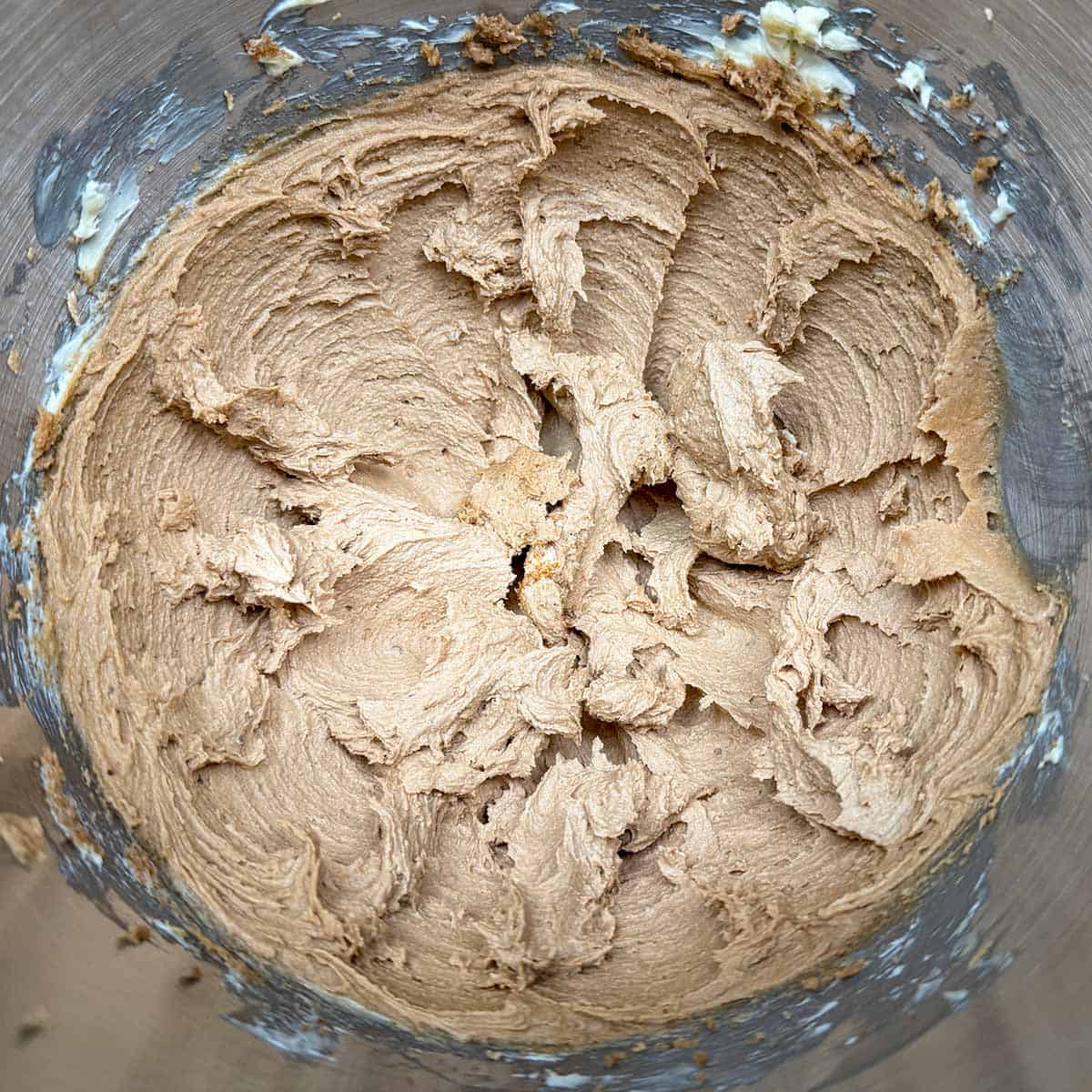 Three minutes mixing the sugar and butter with soft peaks.