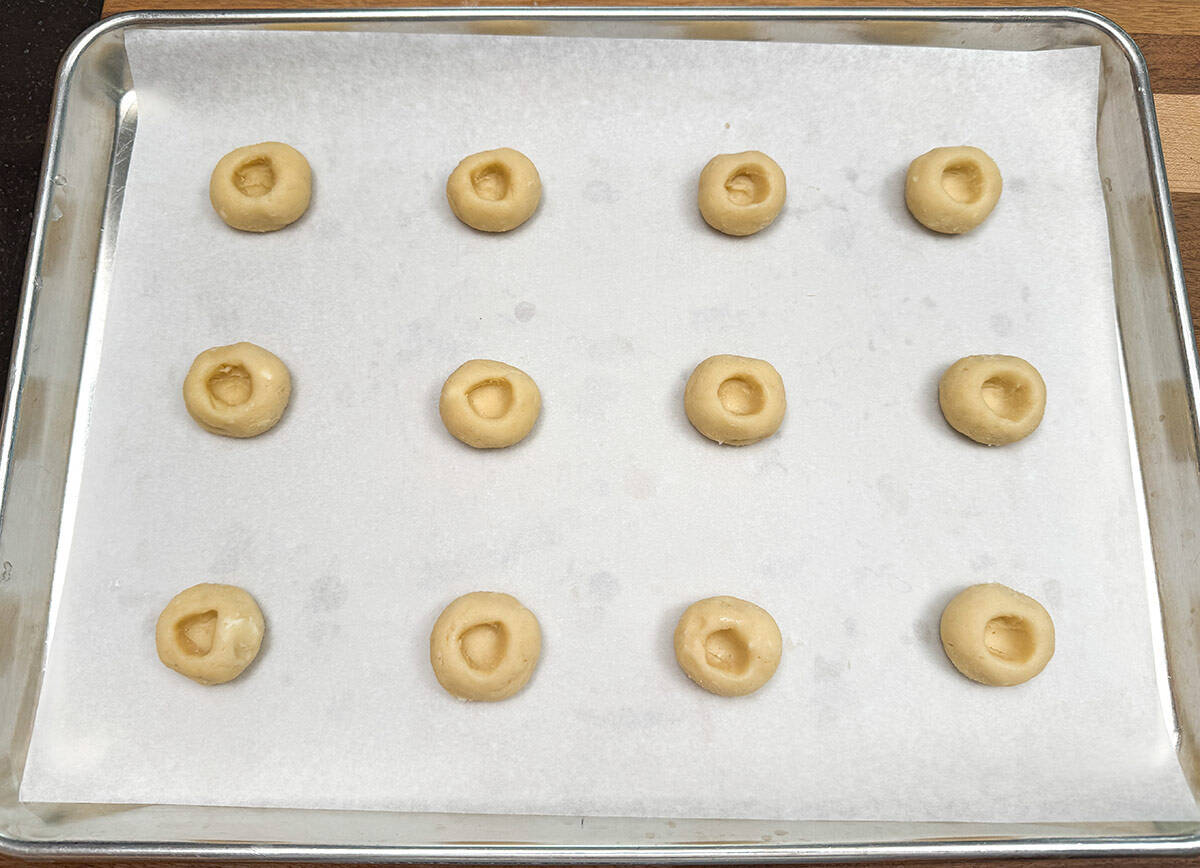 Cookie balls in which the thumb has made a well for the filling.