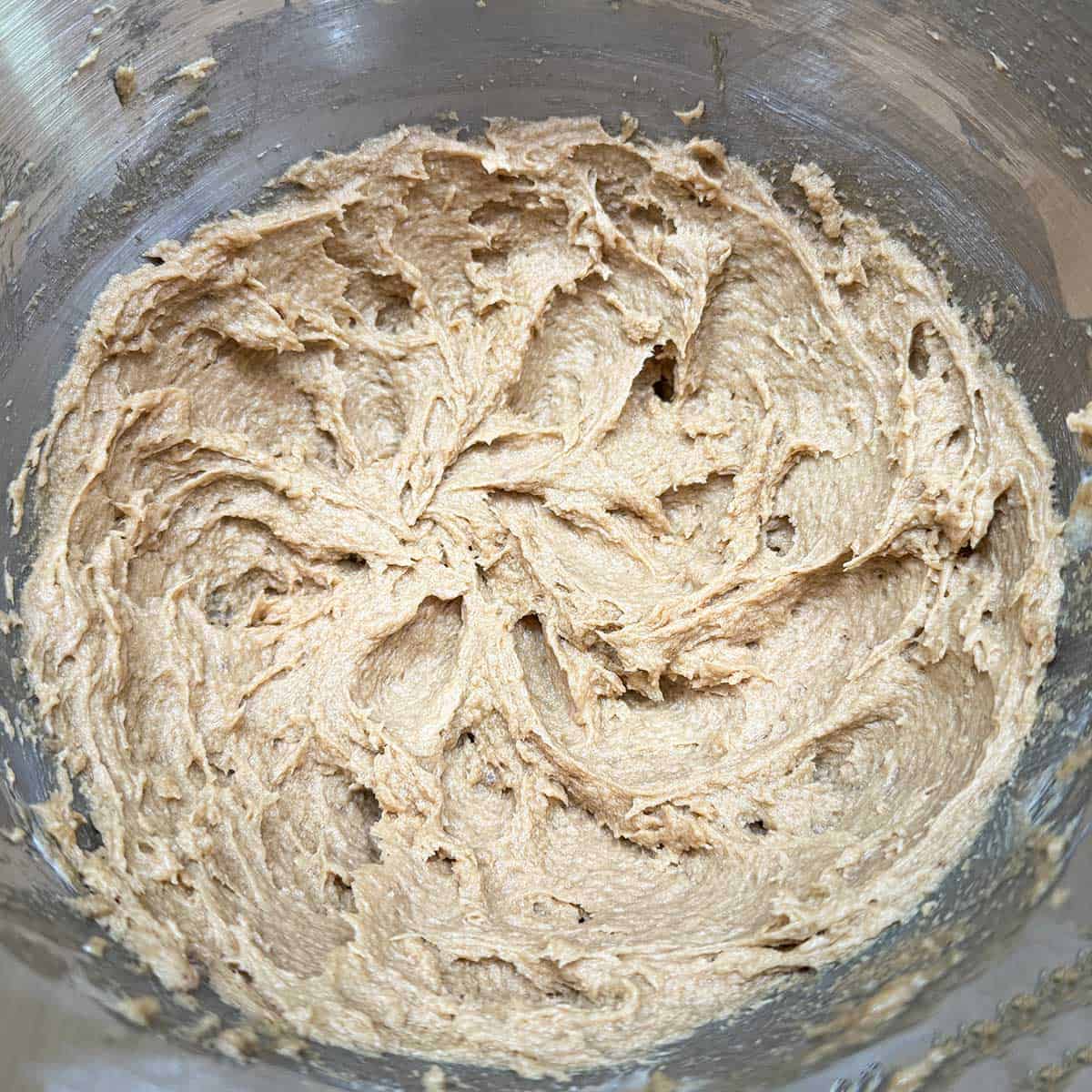 All the wet ingredients are mixed in the bowl.