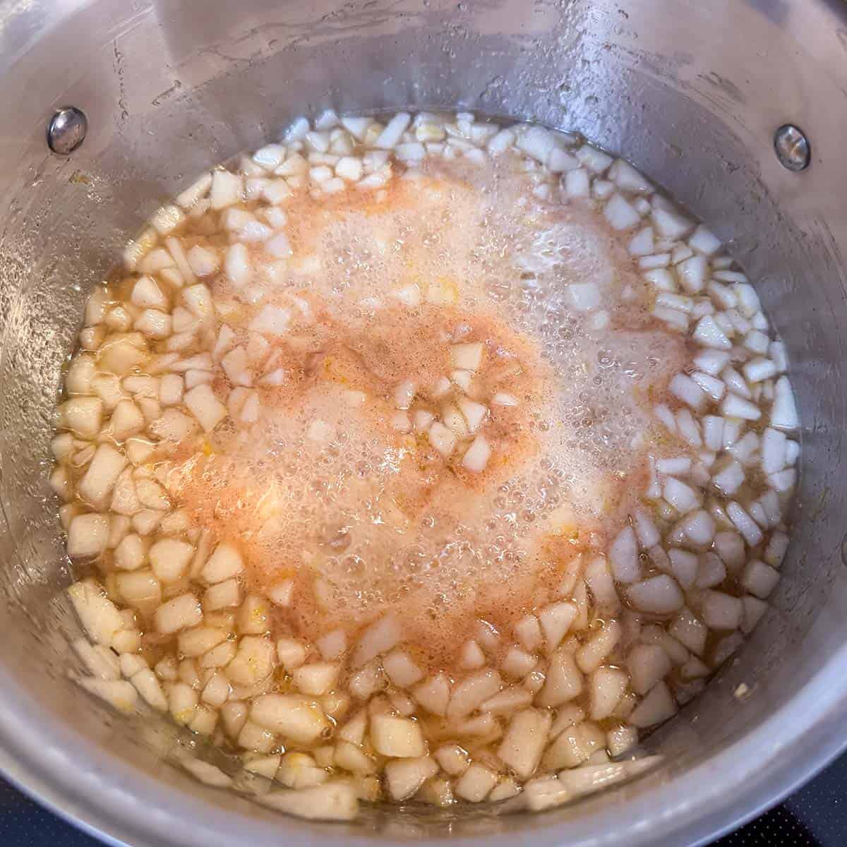 Mixing all the ingredients for the pear filling together and bringing to a boil.